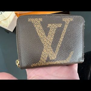 Authentic Louis Vuitton large monogram zippy wallet